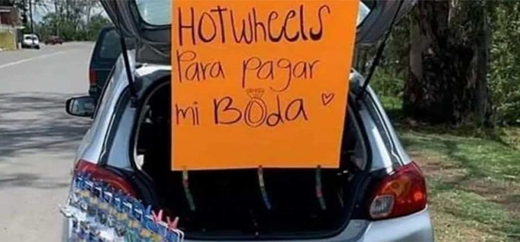 Para pagar su boda vendió su colección de Hot Wheels