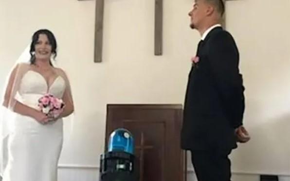 Ya ofició el ChatGPT su primera boda