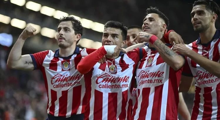 Chivas gana y toma mínima ventaja