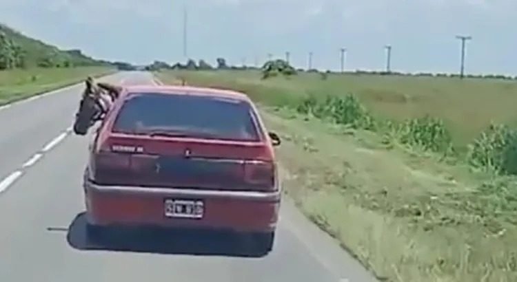 Le “dio raite” a su caballo Le “dio raite” a su caballo