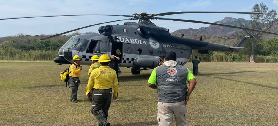 El helicóptero de la Guardia Nacional se suma al combate del incendio forestal