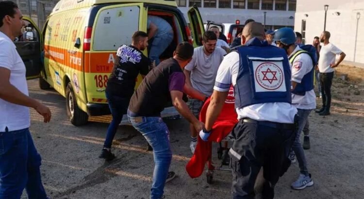 Al menos 10 muertos tras ataque con cohetes en el norte de Israel Al menos 10 muertos tras ataque con cohetes en el norte de Israel