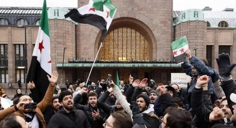 Sirios celebran caída de Al Asad Sirios celebran caída de Al Asad