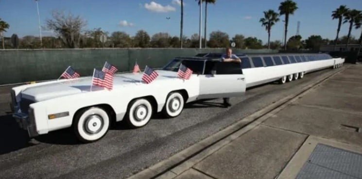 Restauran la limusina más larga del mundo: mide 30 metros Restauran la limusina más larga del mundo: mide 30 metros